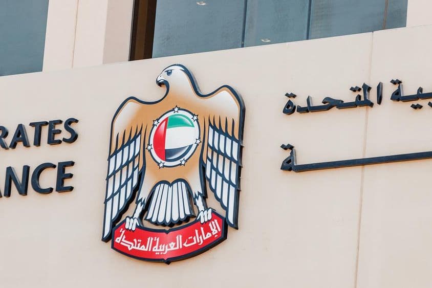Logo auf dem Gebäude des Finanzministeriums der Vereinigten Arabischen Emirate.
