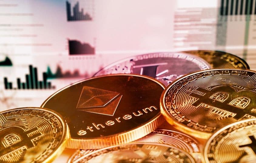 Krypto-Münzen, Bitcoin und Ethereum.
