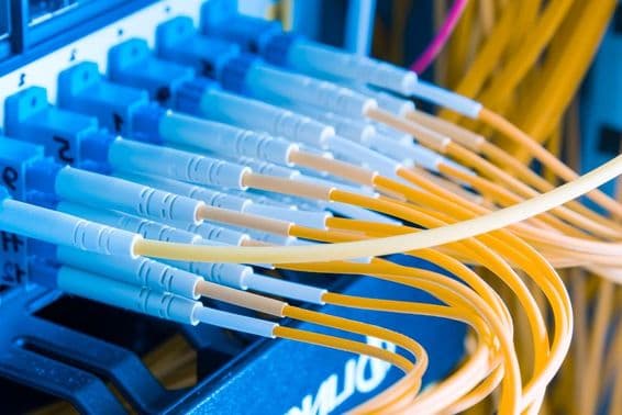 Optische Verbindungen, die in einem Patchpanel konfiguriert sind.