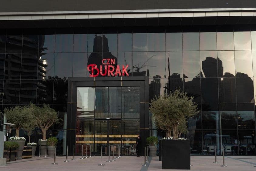 Eingang von CZN Buraks Restaurant in Dubai.