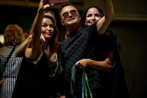 Die legendäre irische Band The Corrs beim Selfie.