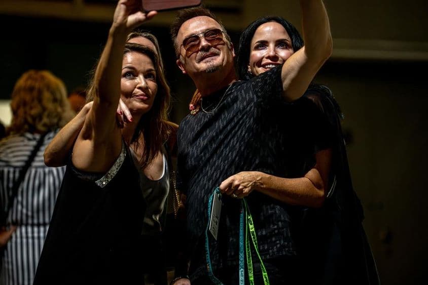 Die legendäre irische Band The Corrs beim Selfie.