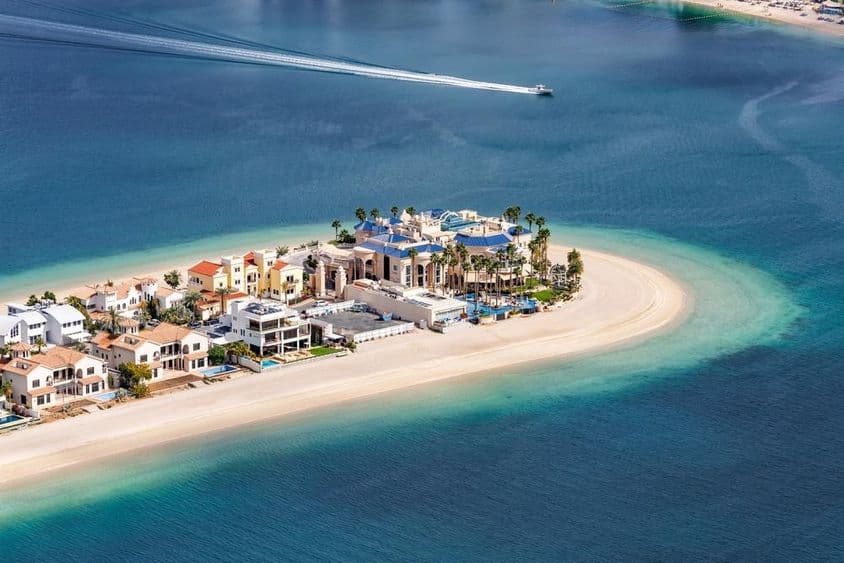 Ansicht der Dubai-Insel mit Häusern