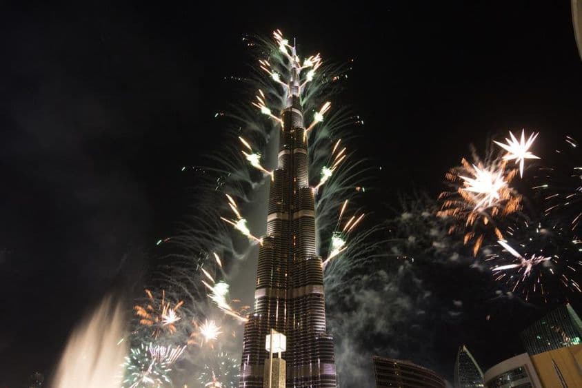 Burj Khalifa festliches Feuerwerk an Silvester.