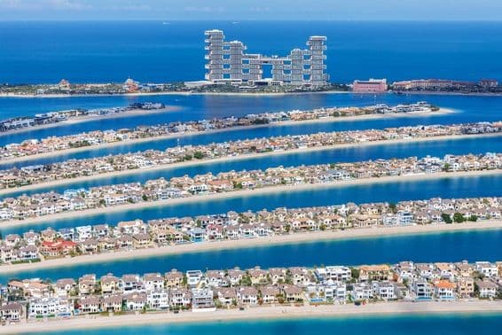 Künstliches Archipel Palm Jumeirah mit Häusern.
