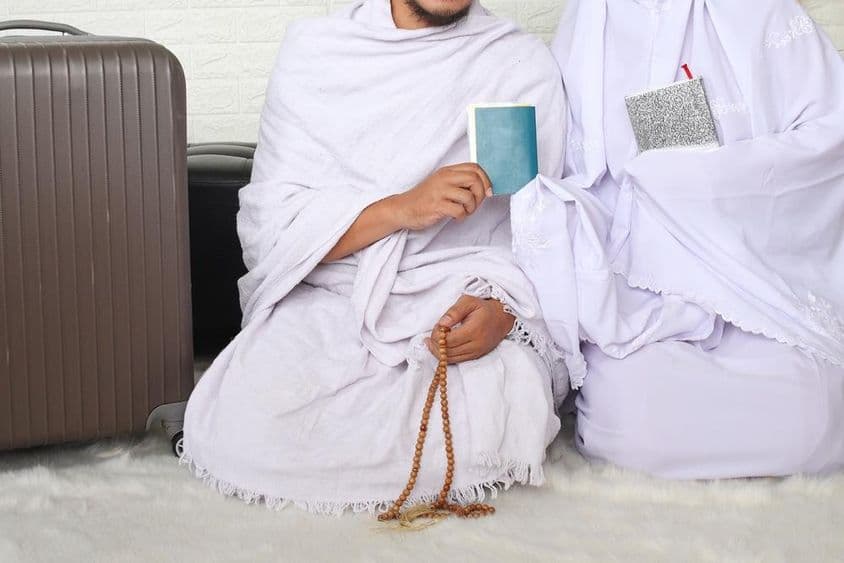 Ein muslimisches Paar bereit für die Umrah.