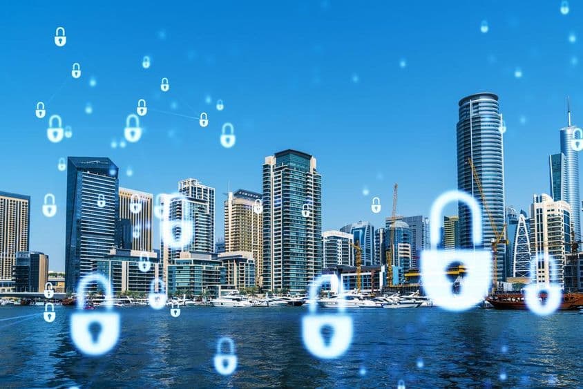 Dubai Geschäfte Innenstadt, projiziert mit Vorhängeschlössern.