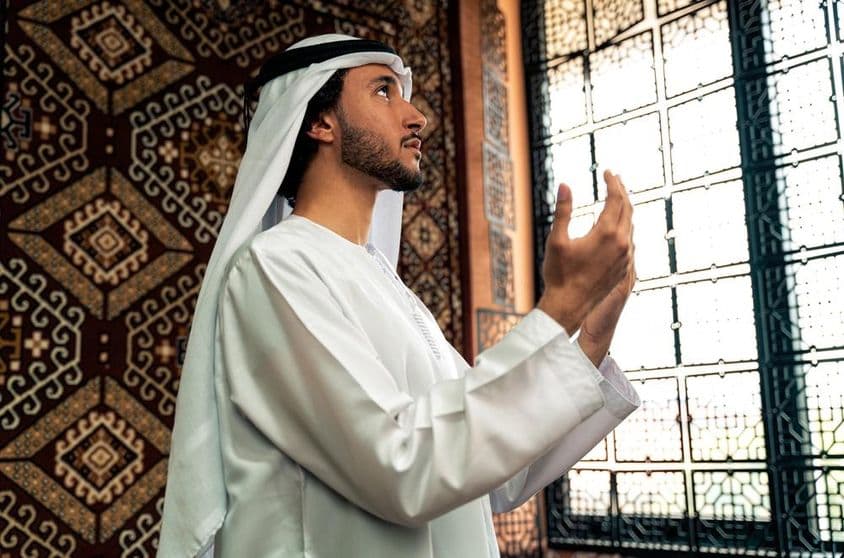Emirati betender Mann