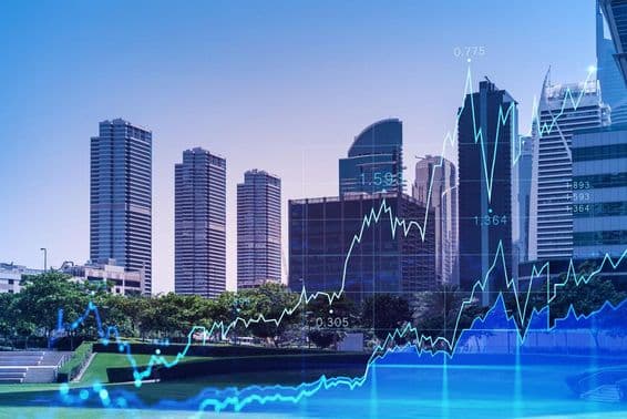 Dubai-Skyline mit Aktienanstiegskurve im Vordergrund.