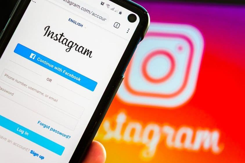 Anmeldung in der Instagram-App auf einem Smartphone.