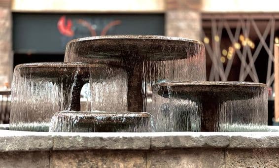 Gefrorener Brunnen in Dubai.