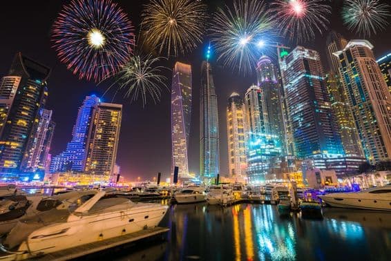 Dubai-Feuerwerk an der Marina.