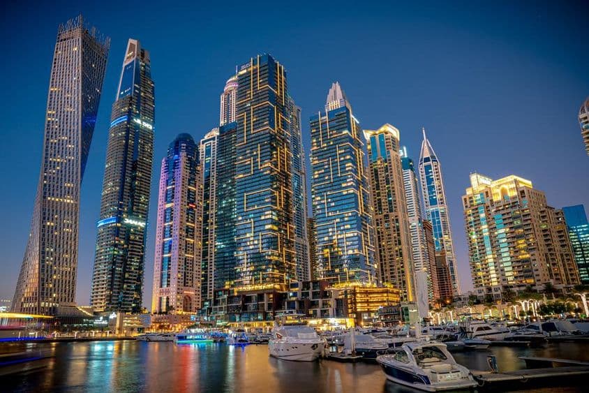 Dubai bei Nacht.