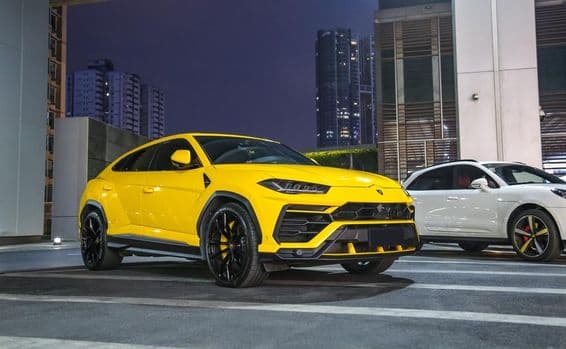 Lamborghini Urus in gelber Farbe.