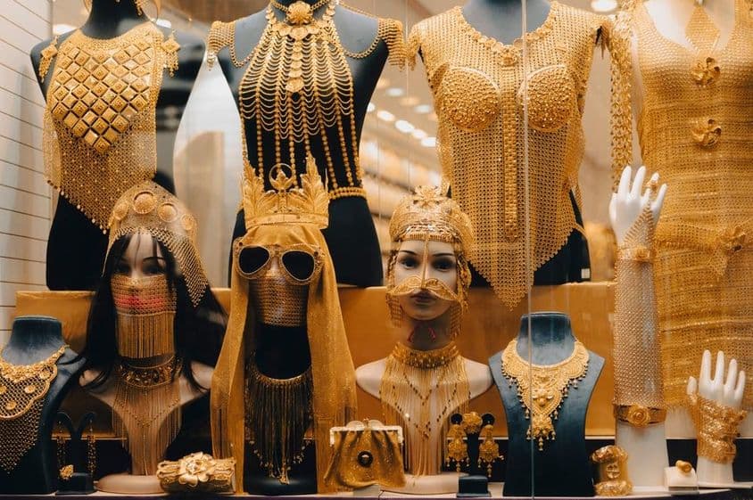 Goldschmuck im Gold Souk in Deira, Dubai.