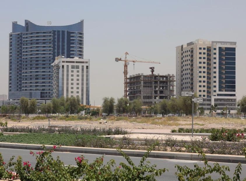 Wohngebäude in der Dubai Land Residence Komplexgemeinschaft.