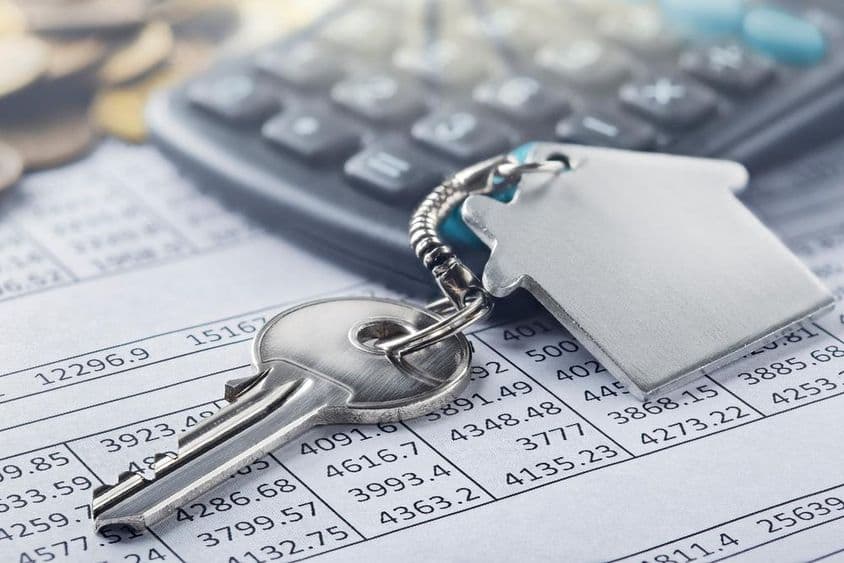 Immobilien, Schlüsselanhänger mit Haussymbol.