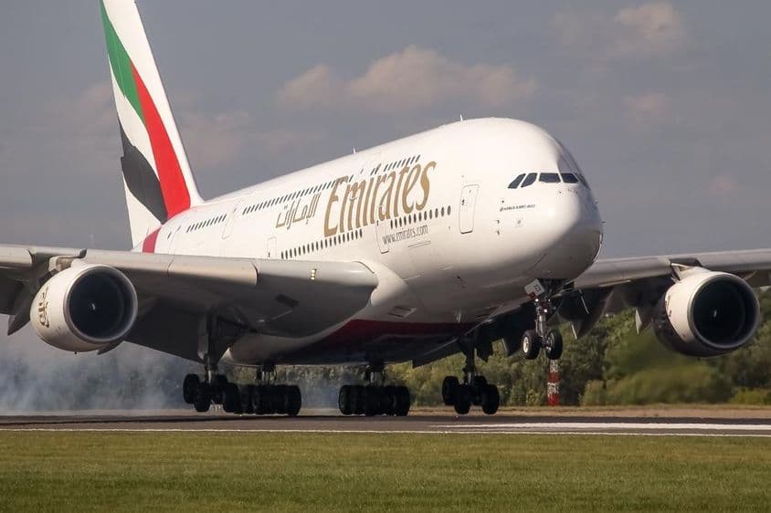 Emirates Airbus A380 Flugzeug während der Landung.
