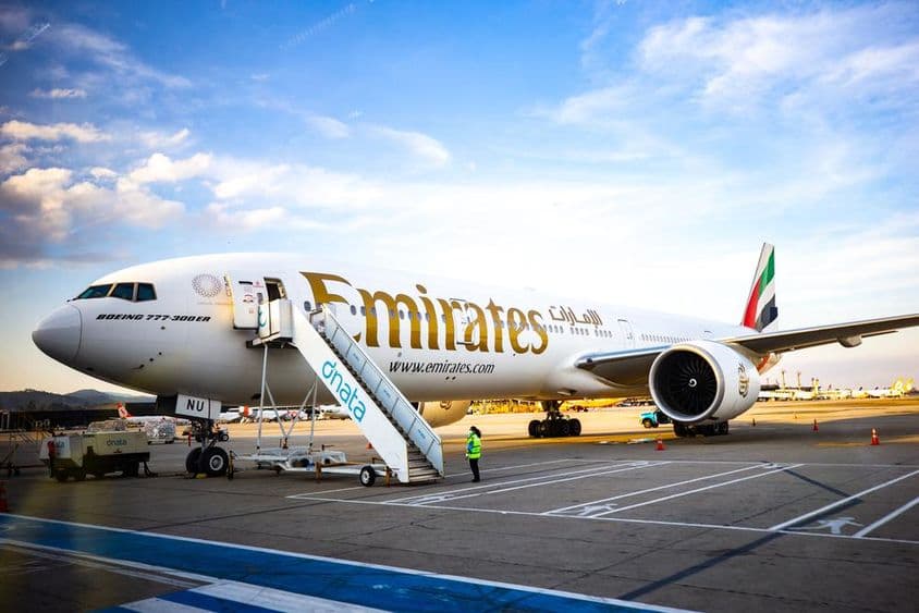 Emirates Flugzeug am Guarulhos International Airport.