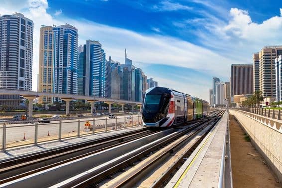Neuer moderner Straßenbahnwagen in Dubai, Vereinigte Arabische Emirate.
