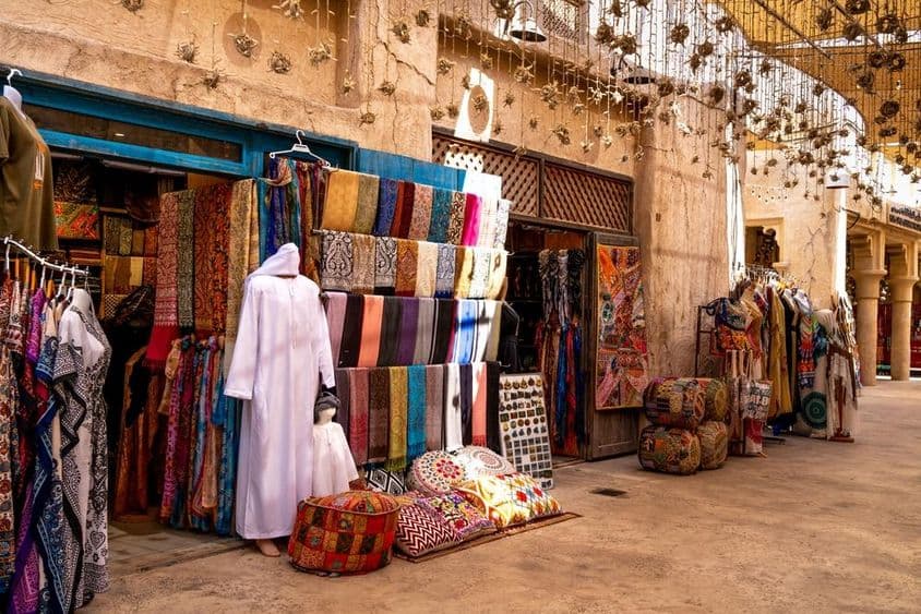 Dubai, Vereinigte Arabische Emirate traditioneller Warenmarkt in der Altstadt.