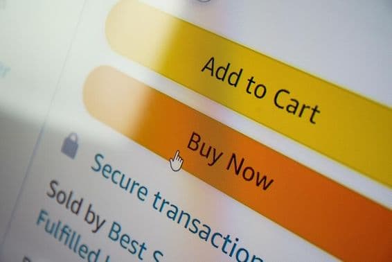 Online-Produkteeinkauf auf Amazon.