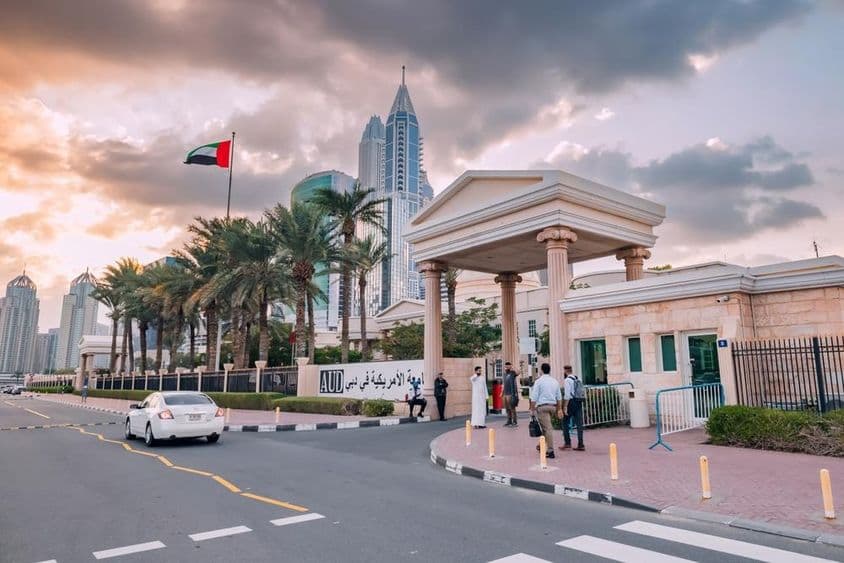Dubai, Vereinigte Arabische Emirate: Haupteingang zur American University in Dubai Internet City.