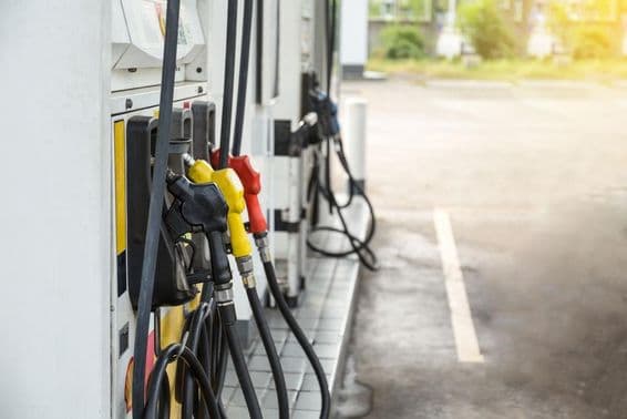 Zapfsäulen an einer Tankstelle in Dubai.