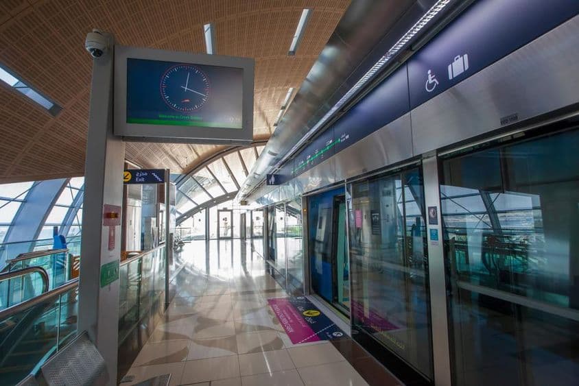 U-Bahn-Eingang zur Creek Tower-Station in der Stadt Dubai.