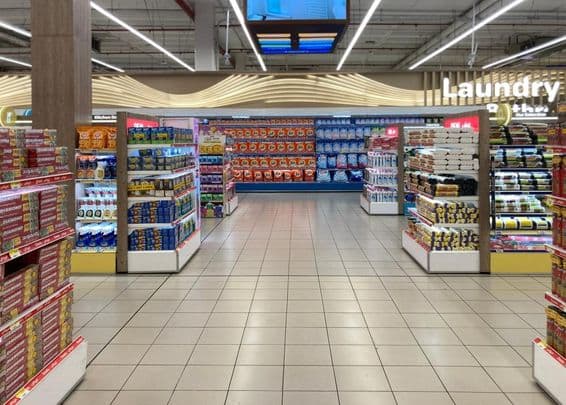 Wäsche- und Haushaltswarenabteilung in einem Supermarkt in Dubai.