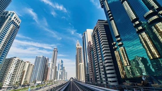 Dubai Stadtansicht, Gebäude, Wolkenkratzer, Straßen.
