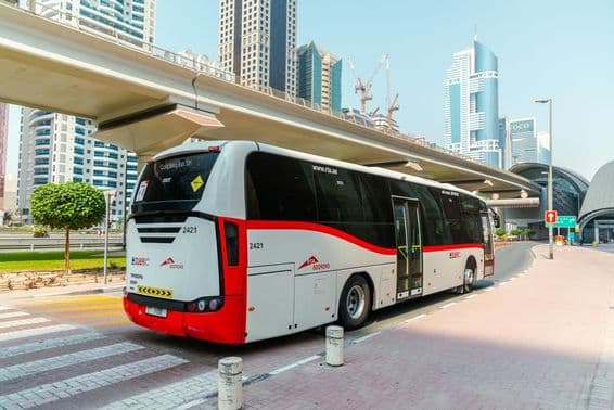 Straßen- und Verkehrsbehörde (RTA) Bus in Dubai.
