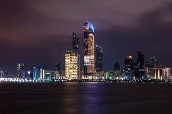 Abu Dhabi Nacht-Skyline.