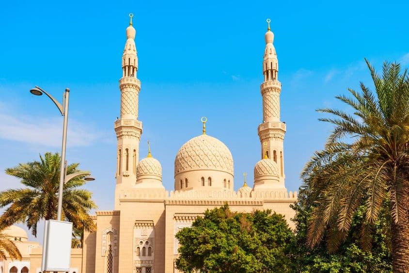 Die Jumeirah Moschee ist eine der Hauptmoscheen in Dubai, Vereinigte Arabische Emirate.