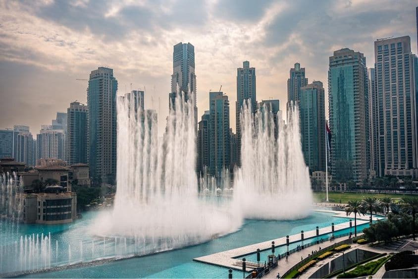 Der Dubai Fountain, das größte choreografierte Brunnensystem der Welt.