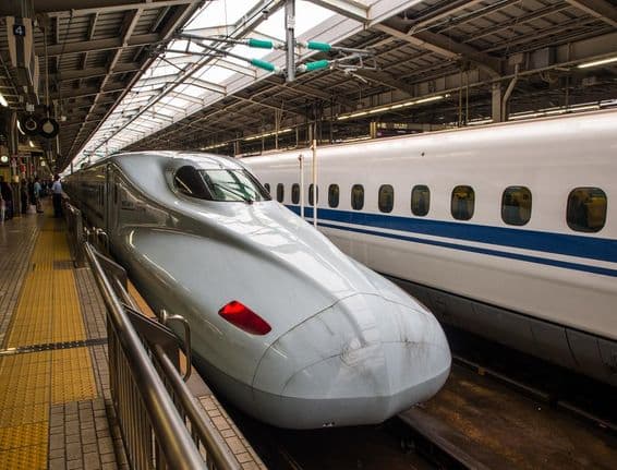 Shinkansen-Hochgeschwindigkeitszug, das bekannteste Symbol japanischer Technologie.