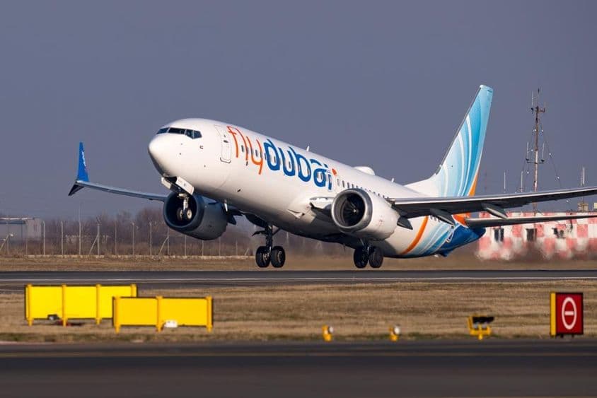 Flydubai-Flugzeug beim Start.