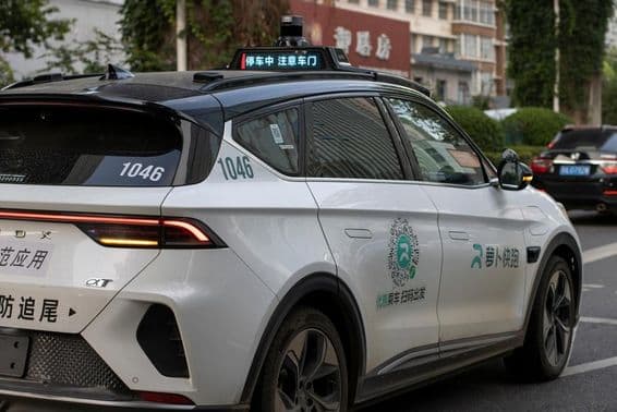 Das selbstfahrende elektrische Robotaxi des chinesischen Technologieunternehmens Baidu.