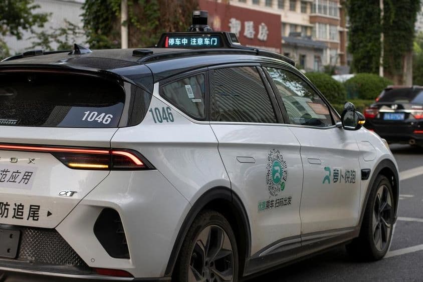 Das selbstfahrende elektrische Robotaxi des chinesischen Technologieunternehmens Baidu.