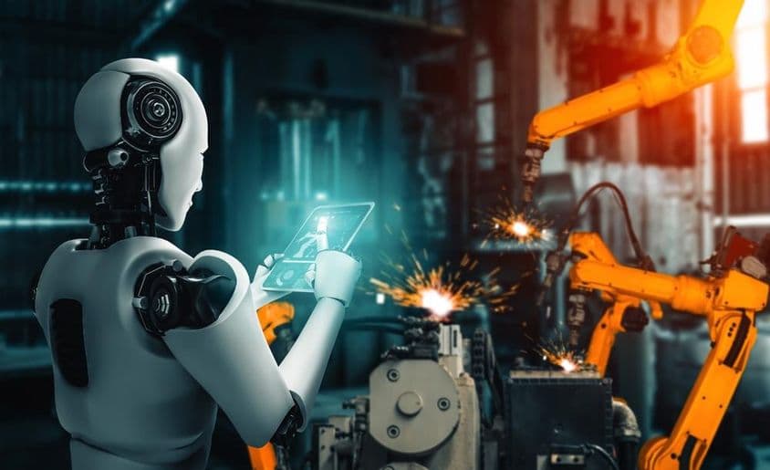 Künstliche Intelligenz überwacht Roboterarme während eines Montageprozesses auf der Produktionslinie.