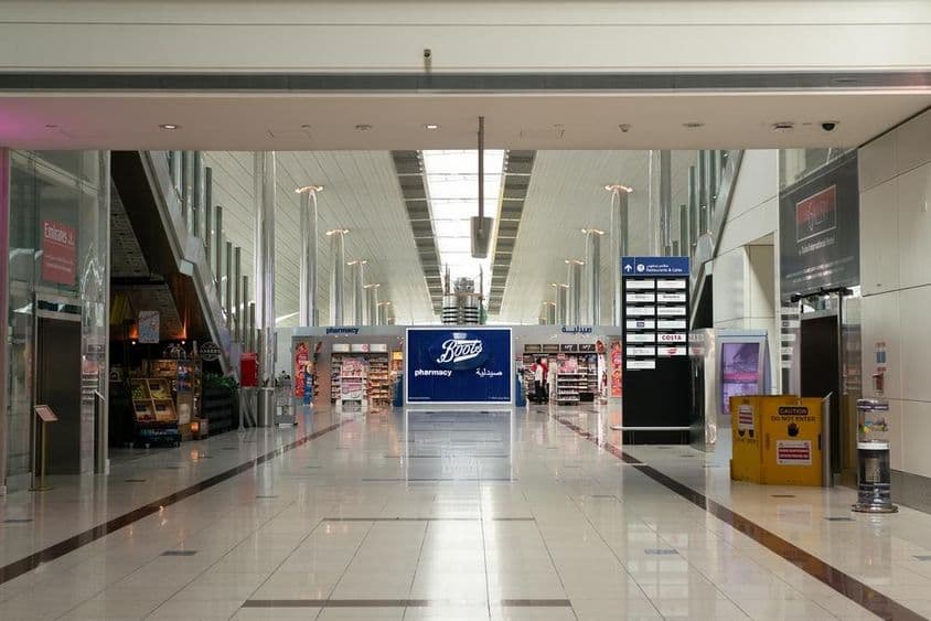 Innenansicht des Dubai International Airports.