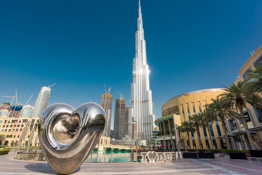 Burj Khalifa - modernes futuristisches Gebäude.