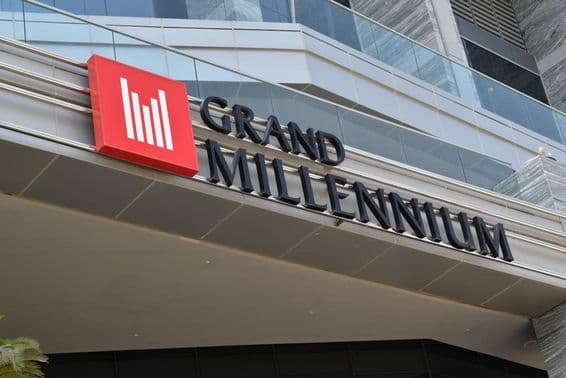 Fassade des Grand Millennium Hotels.