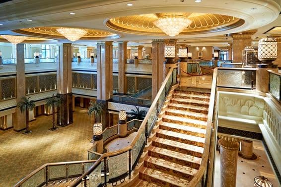 ABU DHABI: Luxus Hotel Emirates Palace.