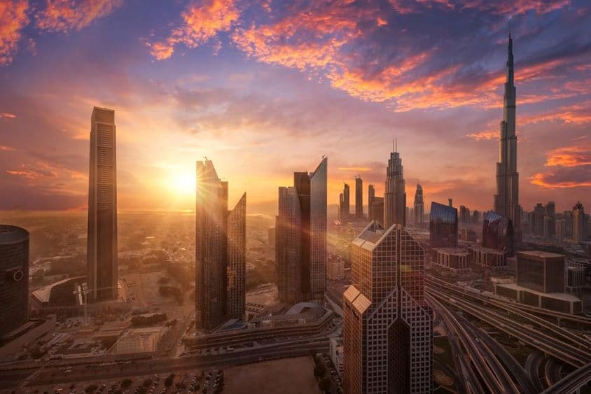 Schöner Sonnenuntergang in der Innenstadt von Dubai.