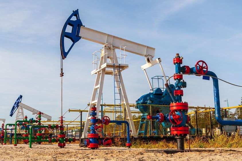 Ölpumpe in sibirischen Feldern, Öl- und Gasindustrie in Russland.