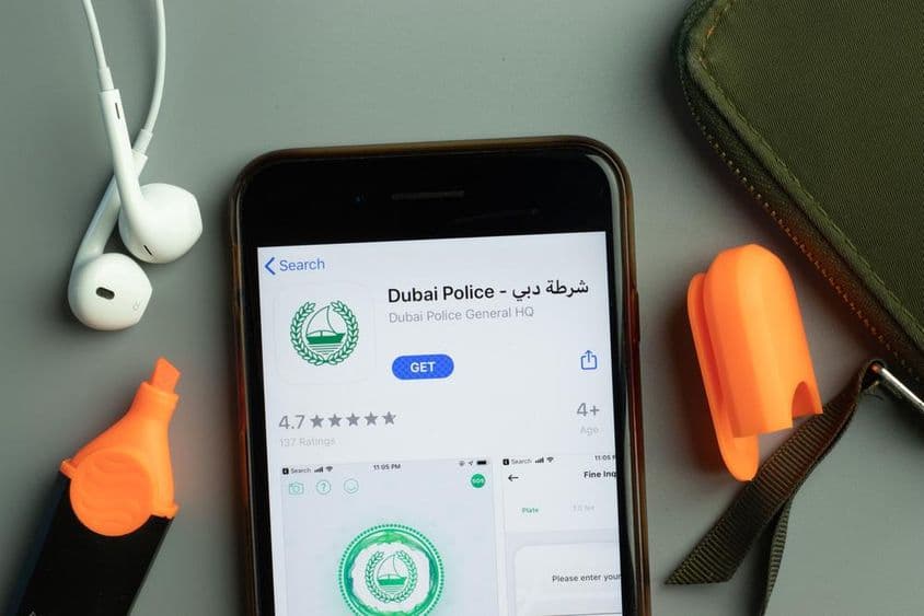 Das Symbol der Dubai Police mobilen App auf einem Telefonbildschirm.