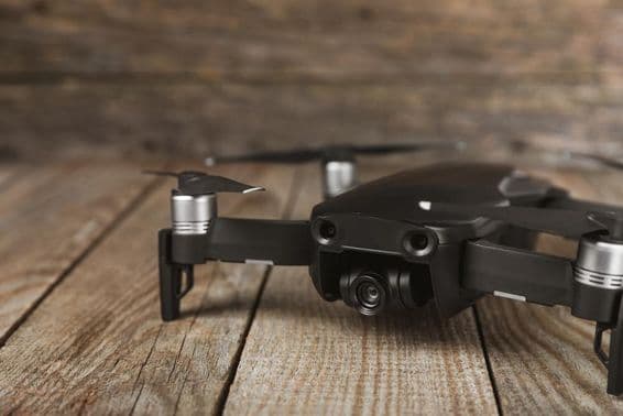 Drohnen-Quadkopter mit Funksteuerung.