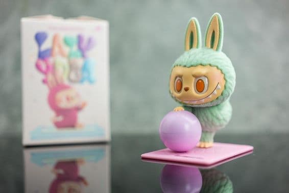 DIE MONSTER Lazy Yoga Figuren Serie.