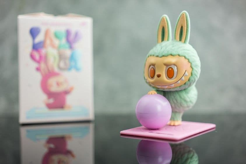 DIE MONSTER Lazy Yoga Figuren Serie.